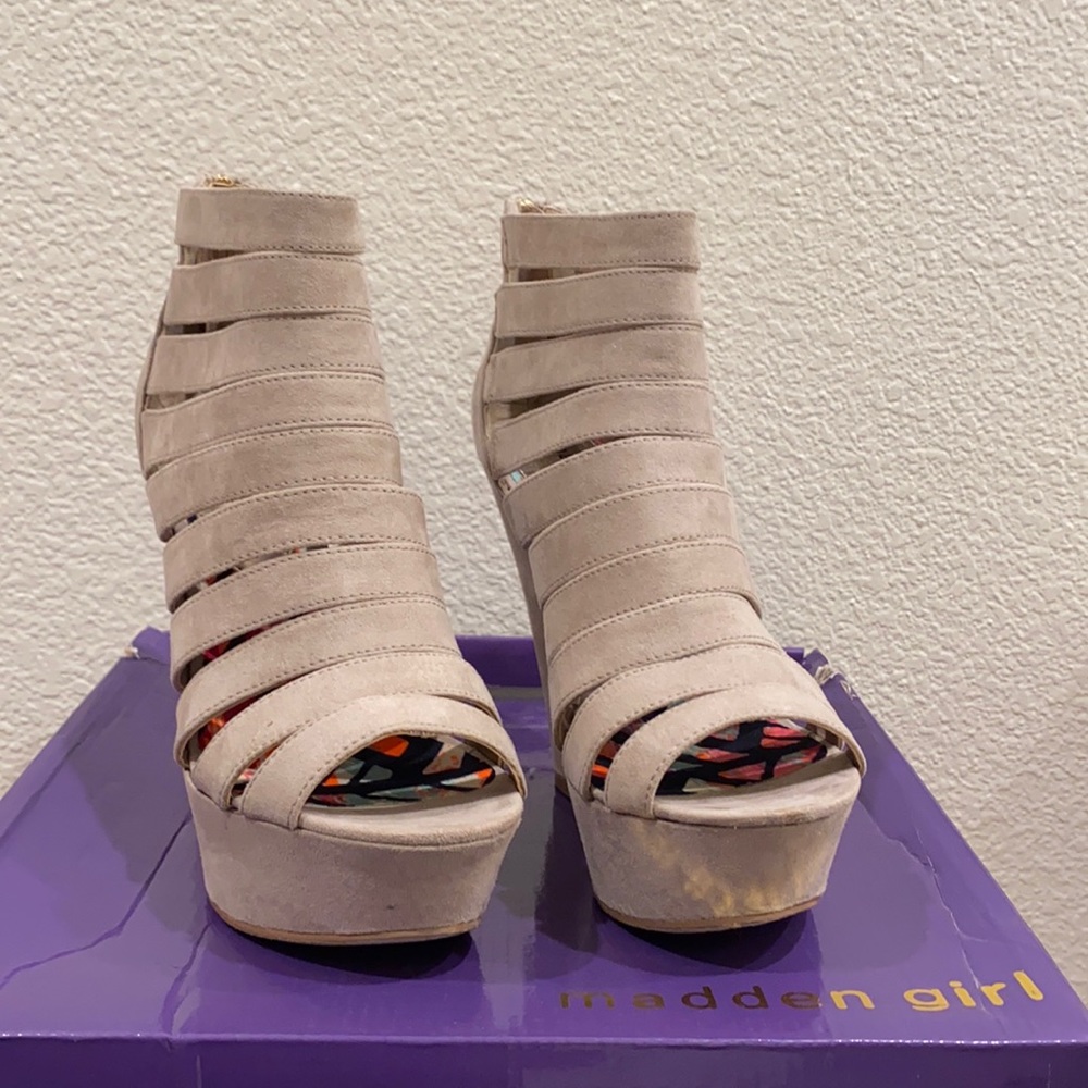 Madden Girl Extra Taupe Fab Size 8.5